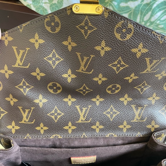 Louis Vuitton Pochette Métis Crossbody Bag - Picture 5 of 14